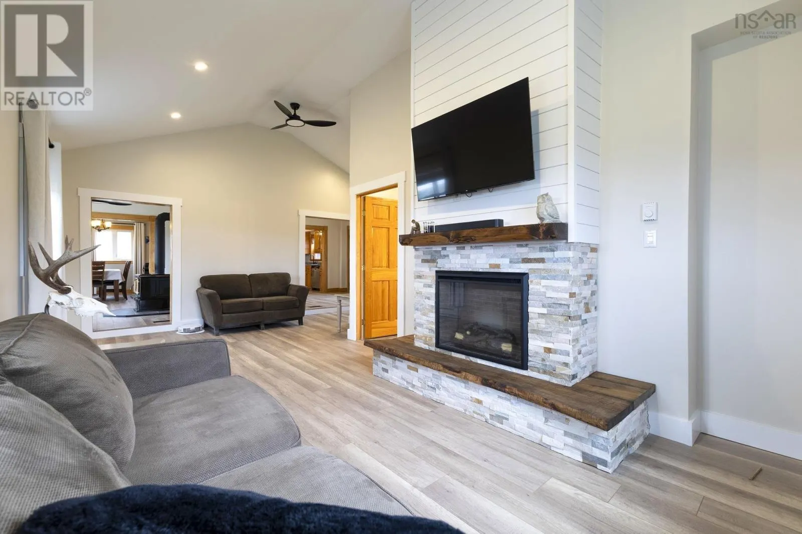 4730 East River East Side Road
