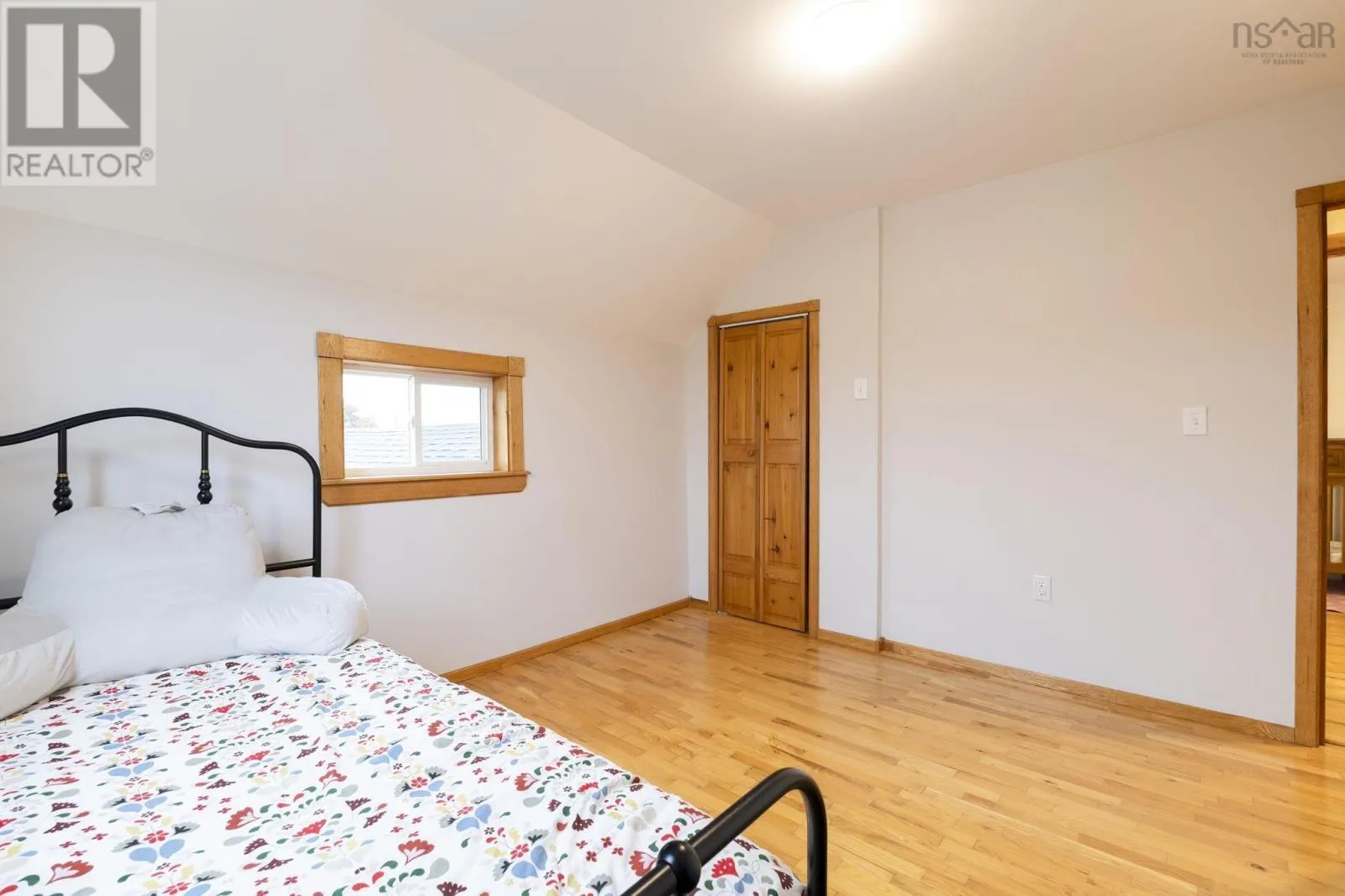 4730 East River East Side Road