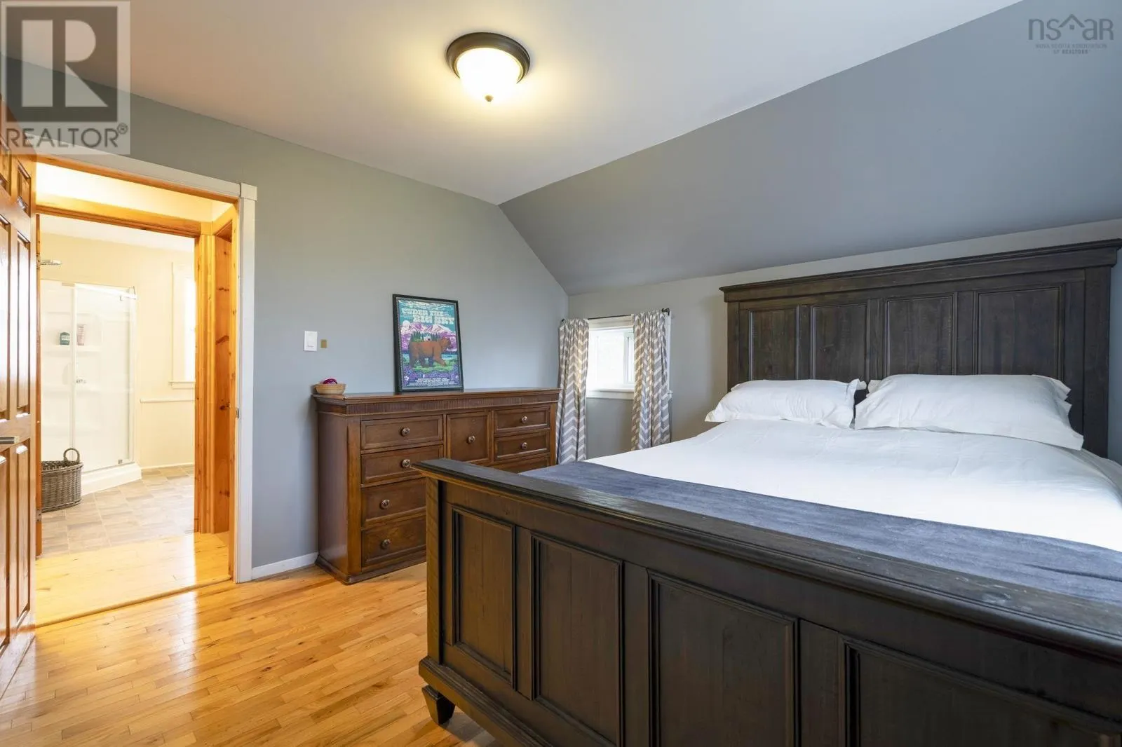 4730 East River East Side Road