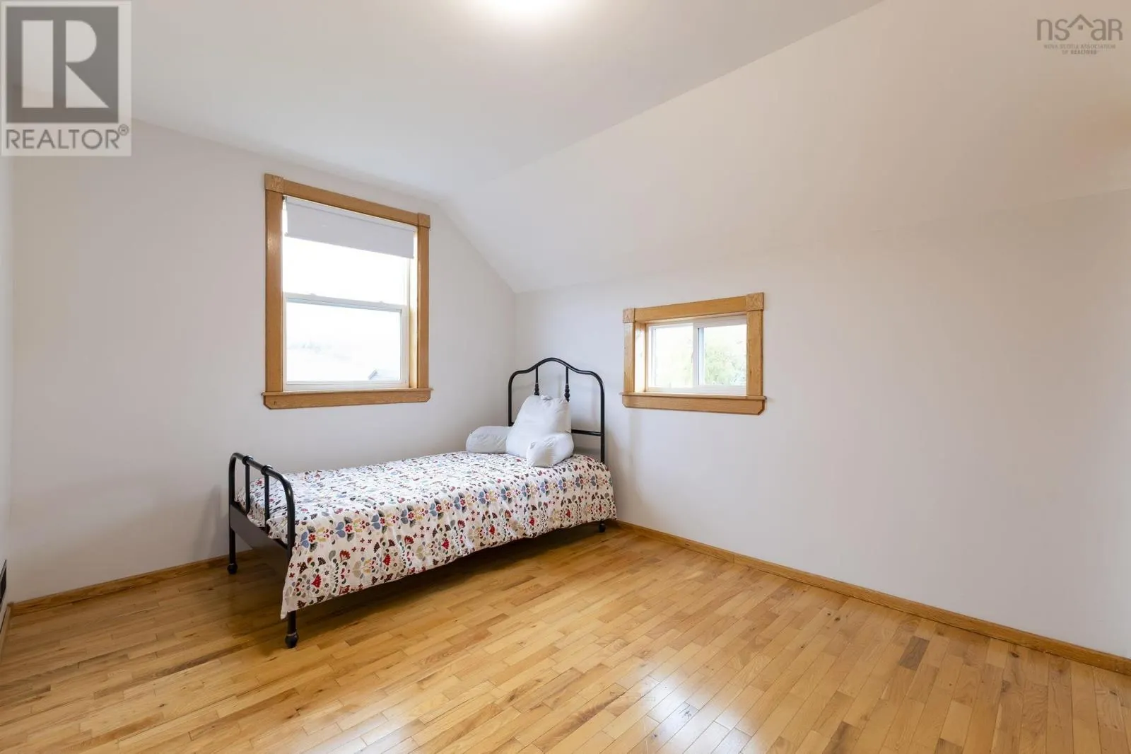 4730 East River East Side Road