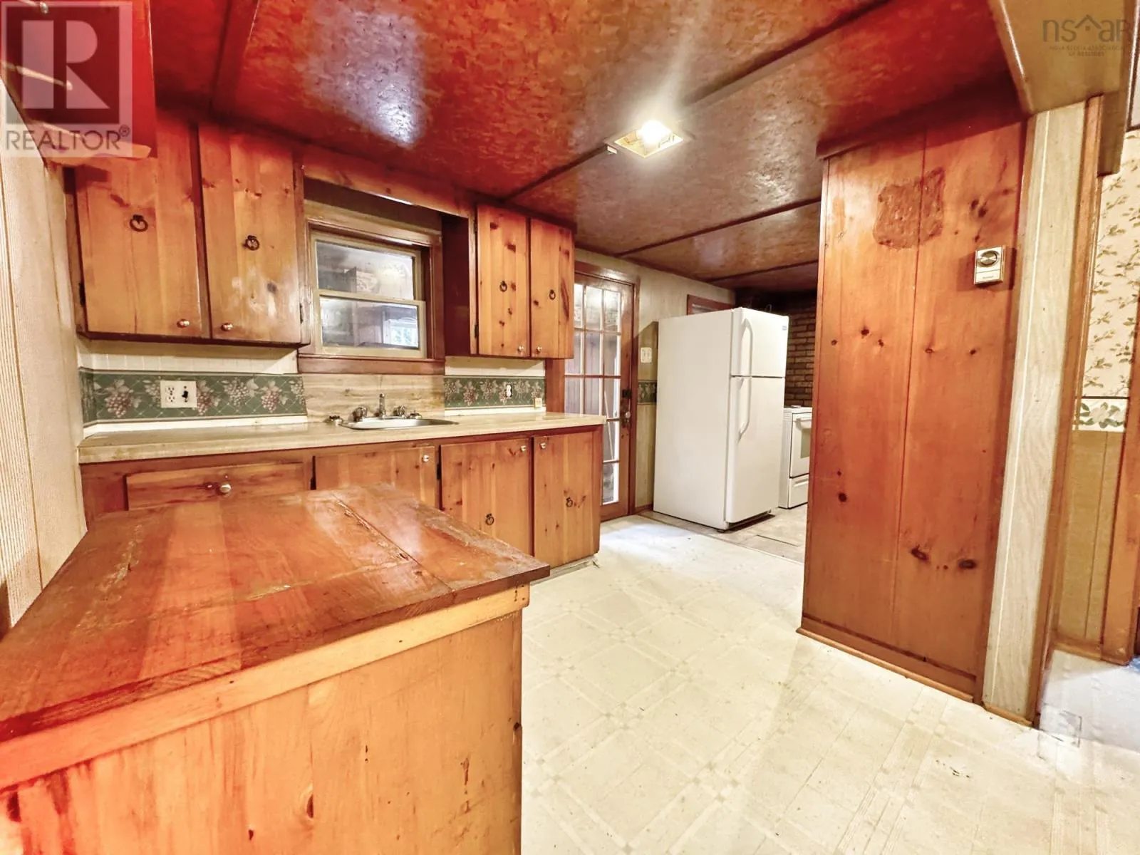 9932 Highway 201