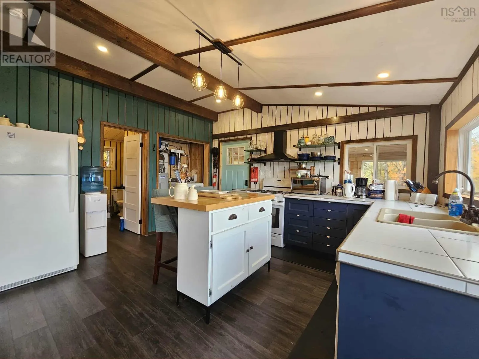 1127 Lake Road
