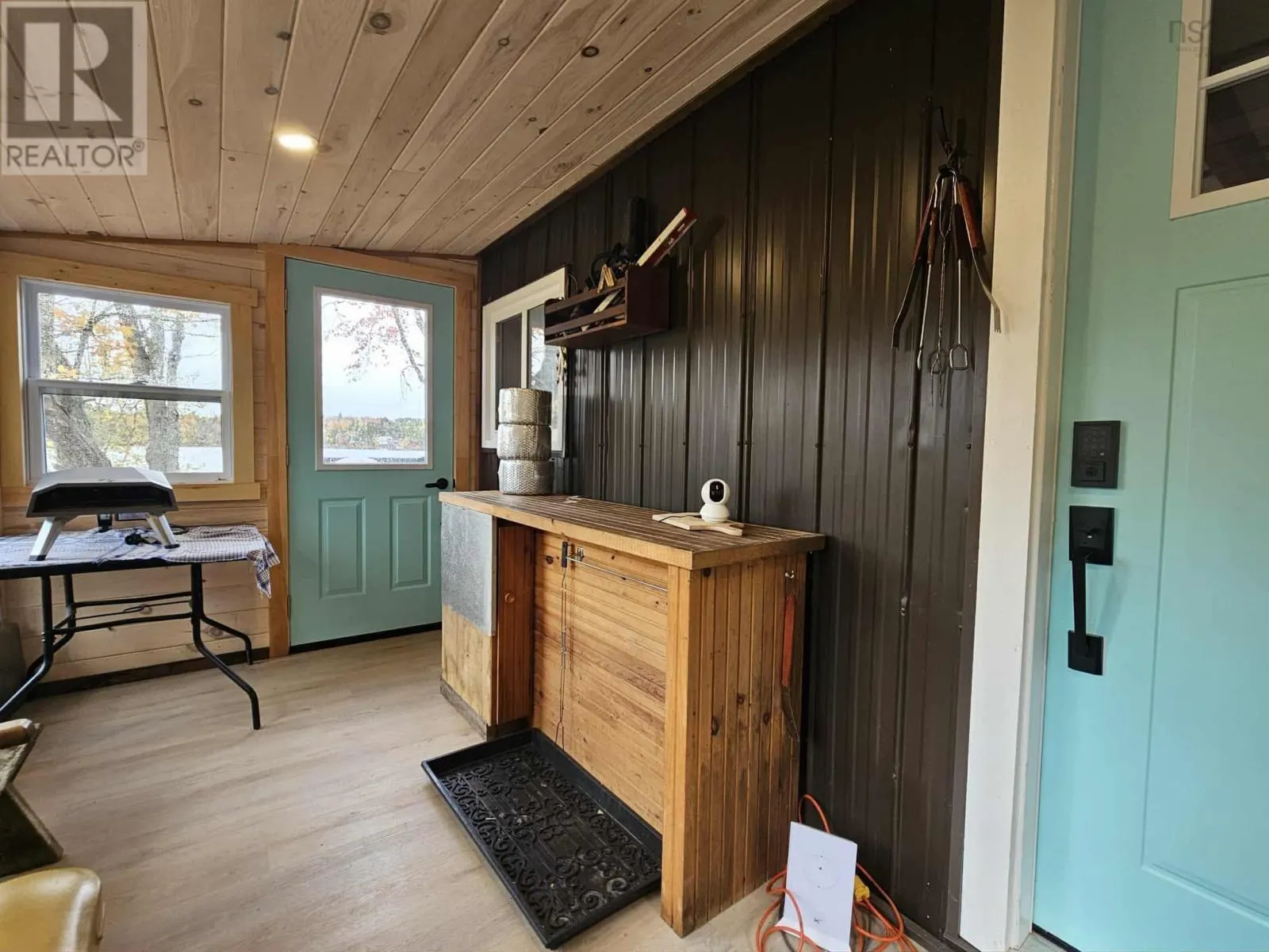 1127 Lake Road