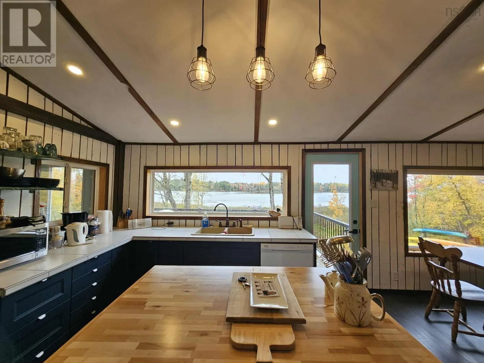 1127 Lake Road