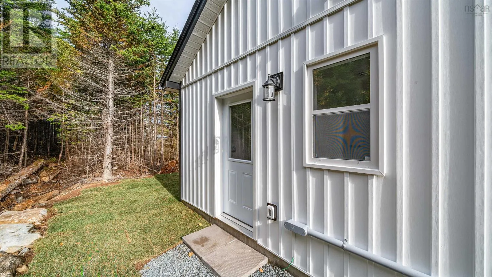 946 West Petpeswick Road