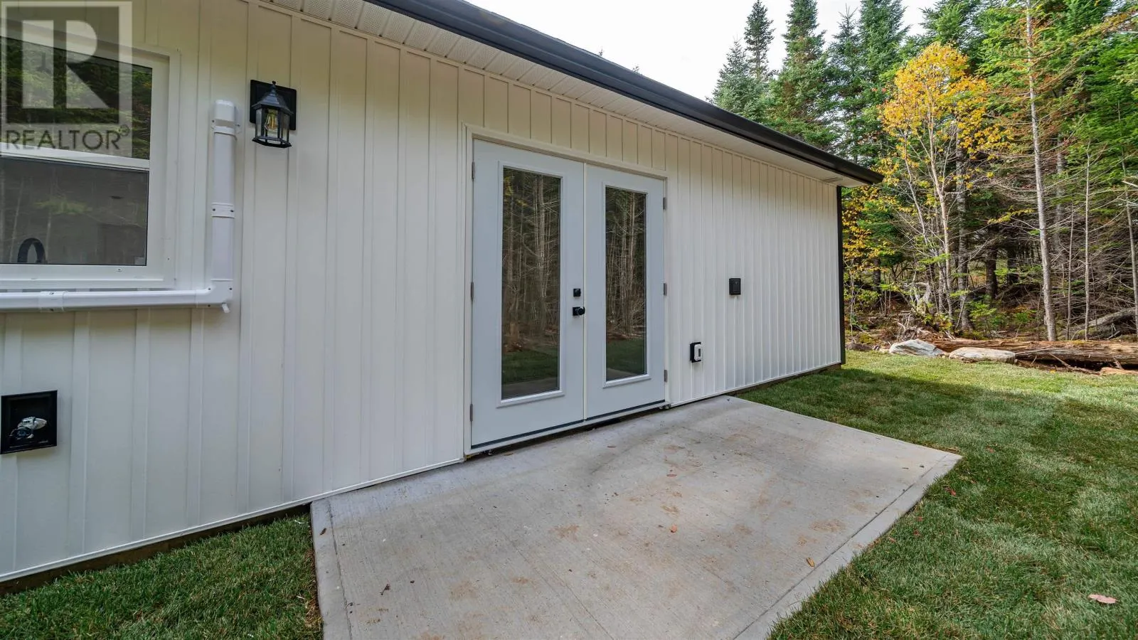 946 West Petpeswick Road