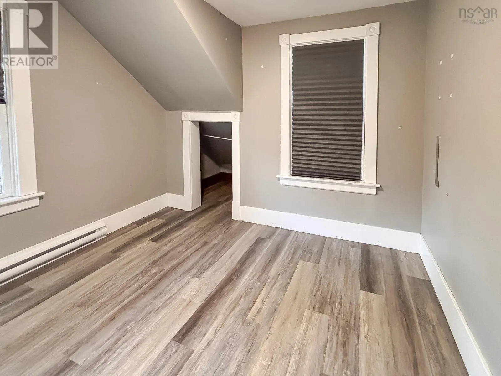 186 Dufferin Street