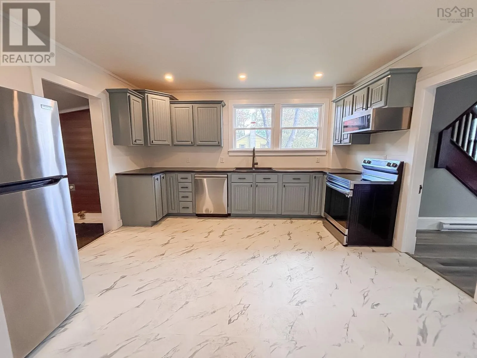 186 Dufferin Street