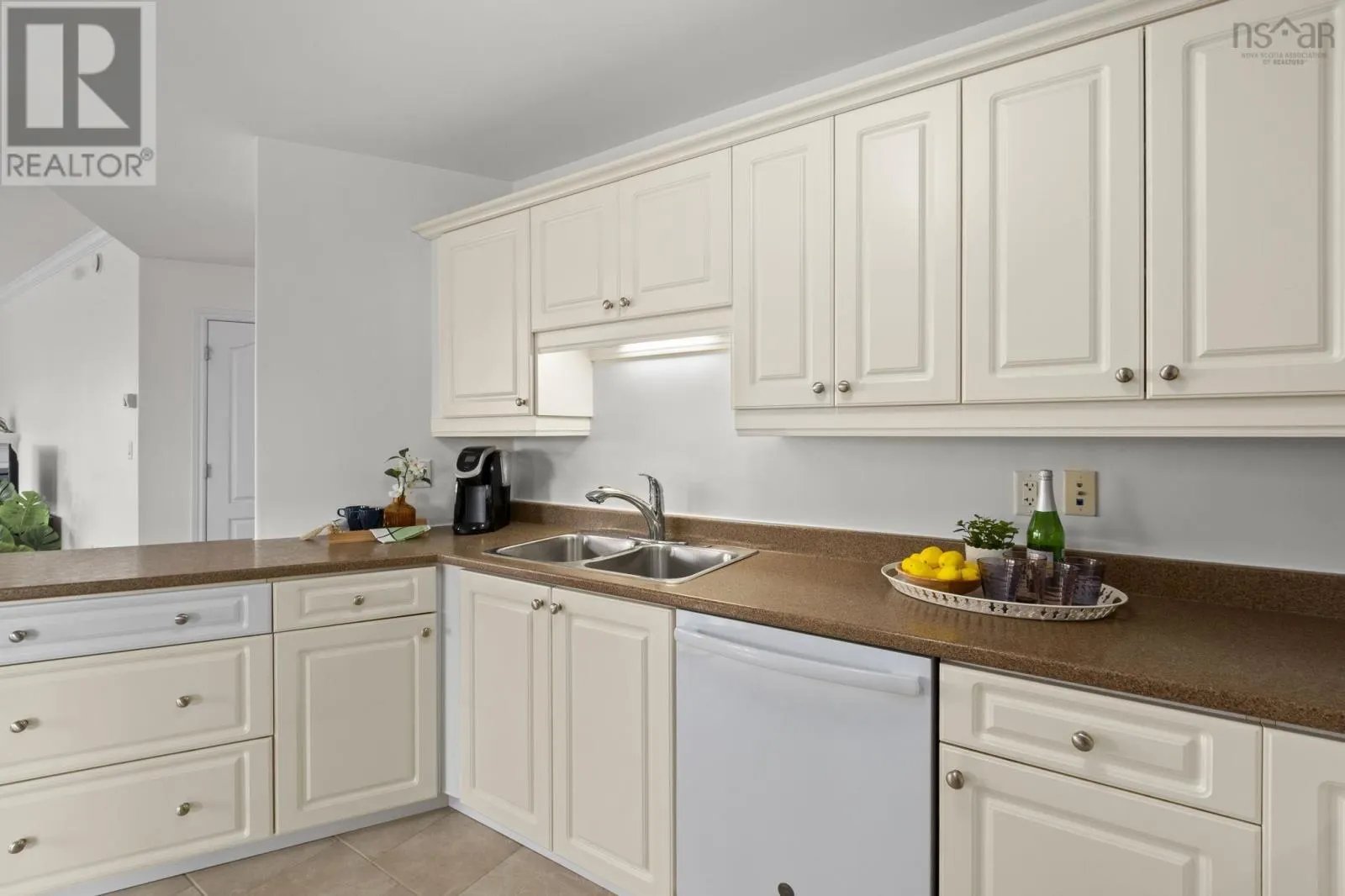 210 120 Southgate Drive
