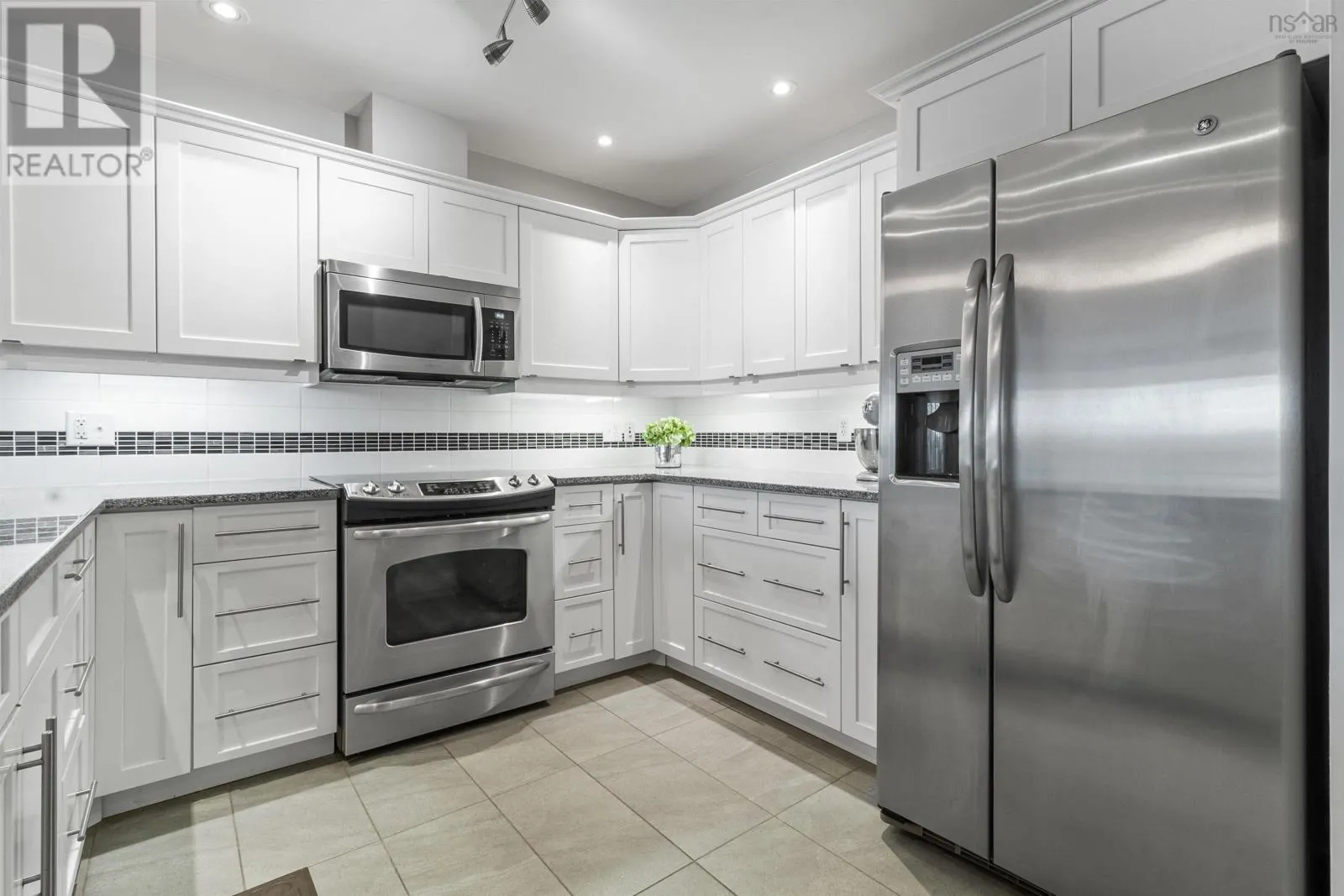 409 220 Waterfront Drive