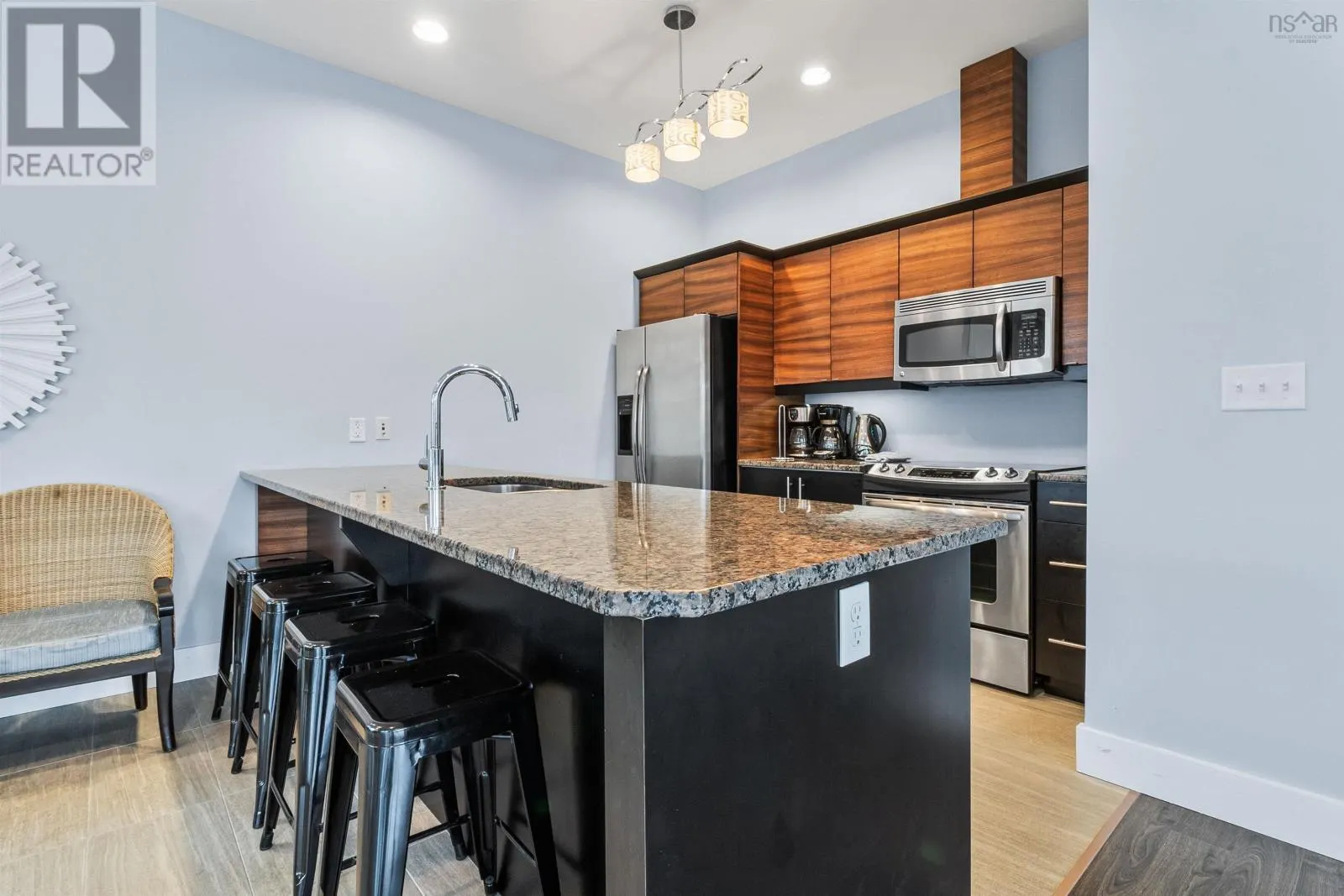 409 220 Waterfront Drive