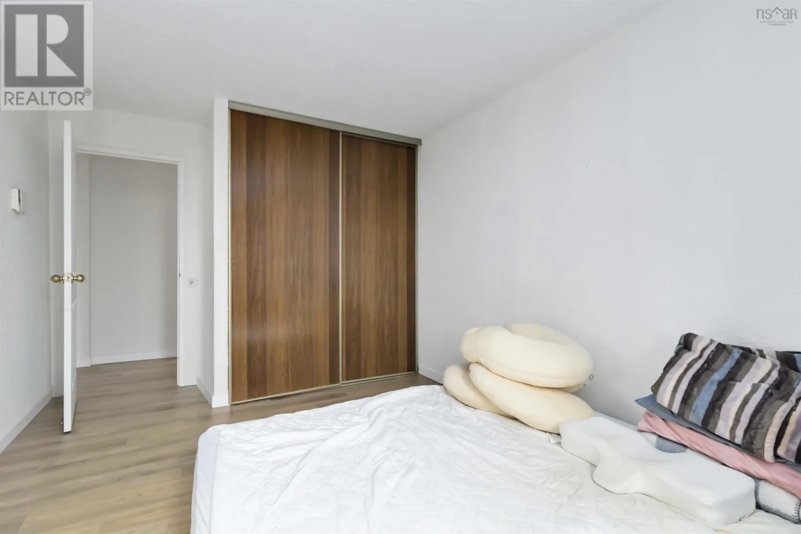 406 5572 Northridge Road