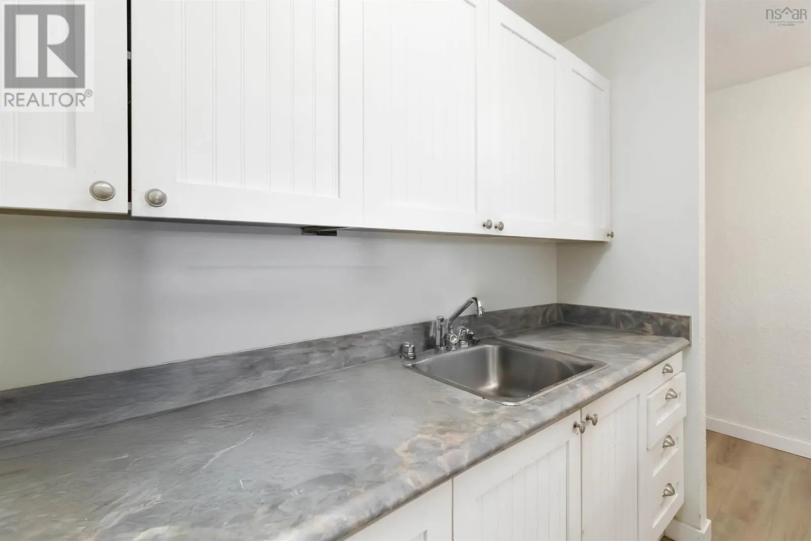 406 5572 Northridge Road