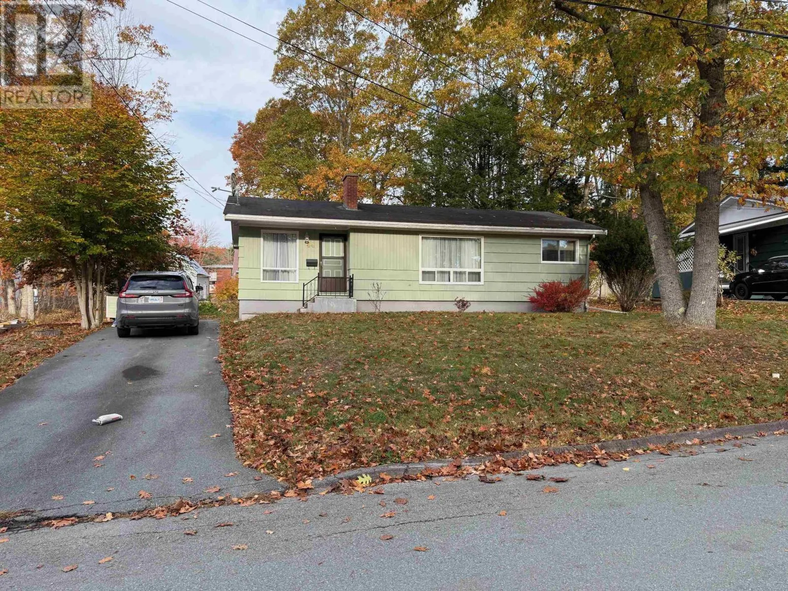 44 Pinehurst Avenue