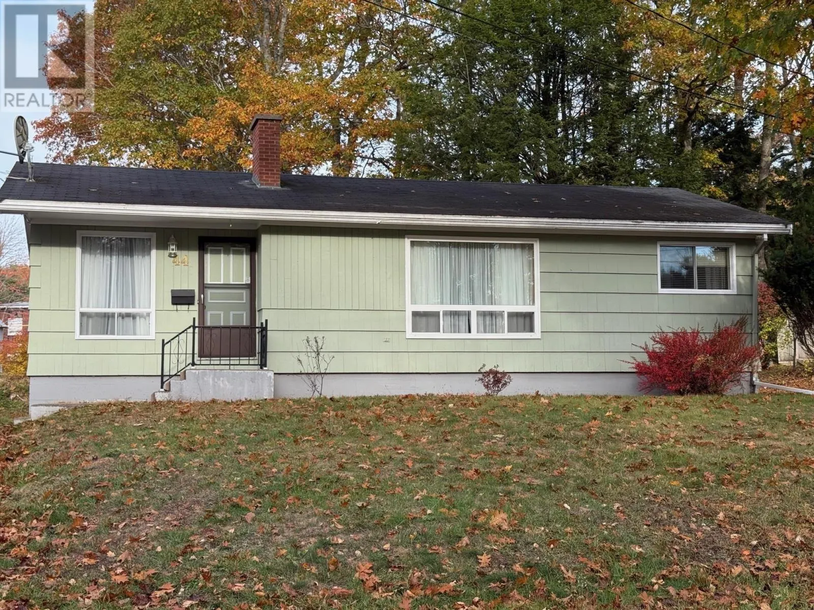 44 Pinehurst Avenue
