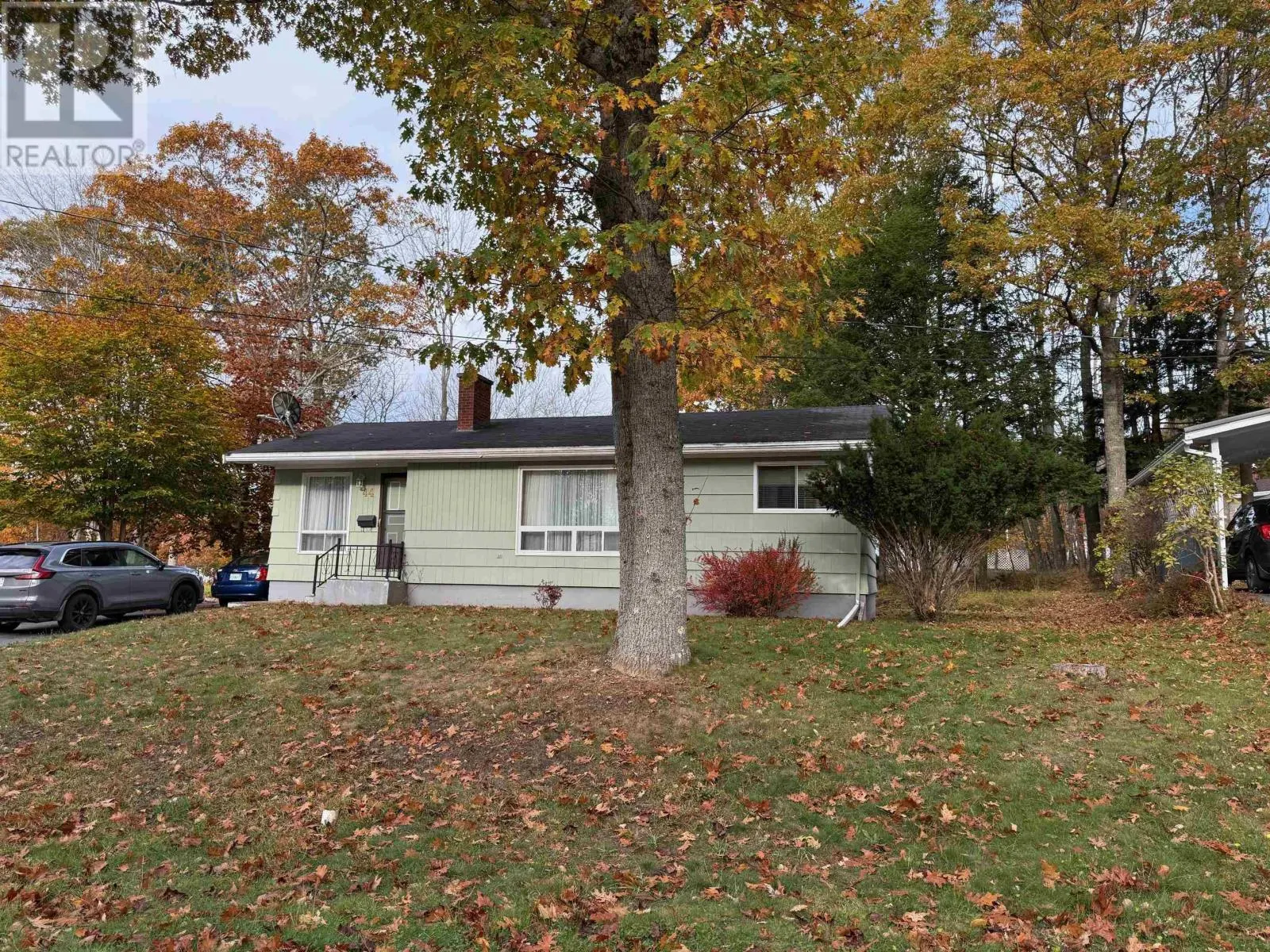 44 Pinehurst Avenue