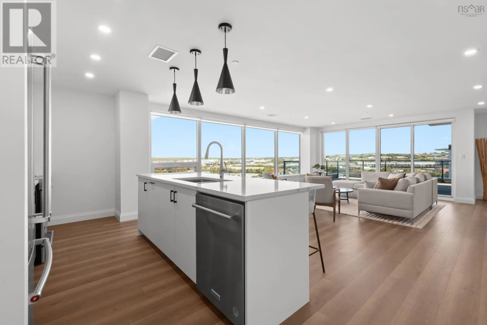1703 72 Seapoint Road