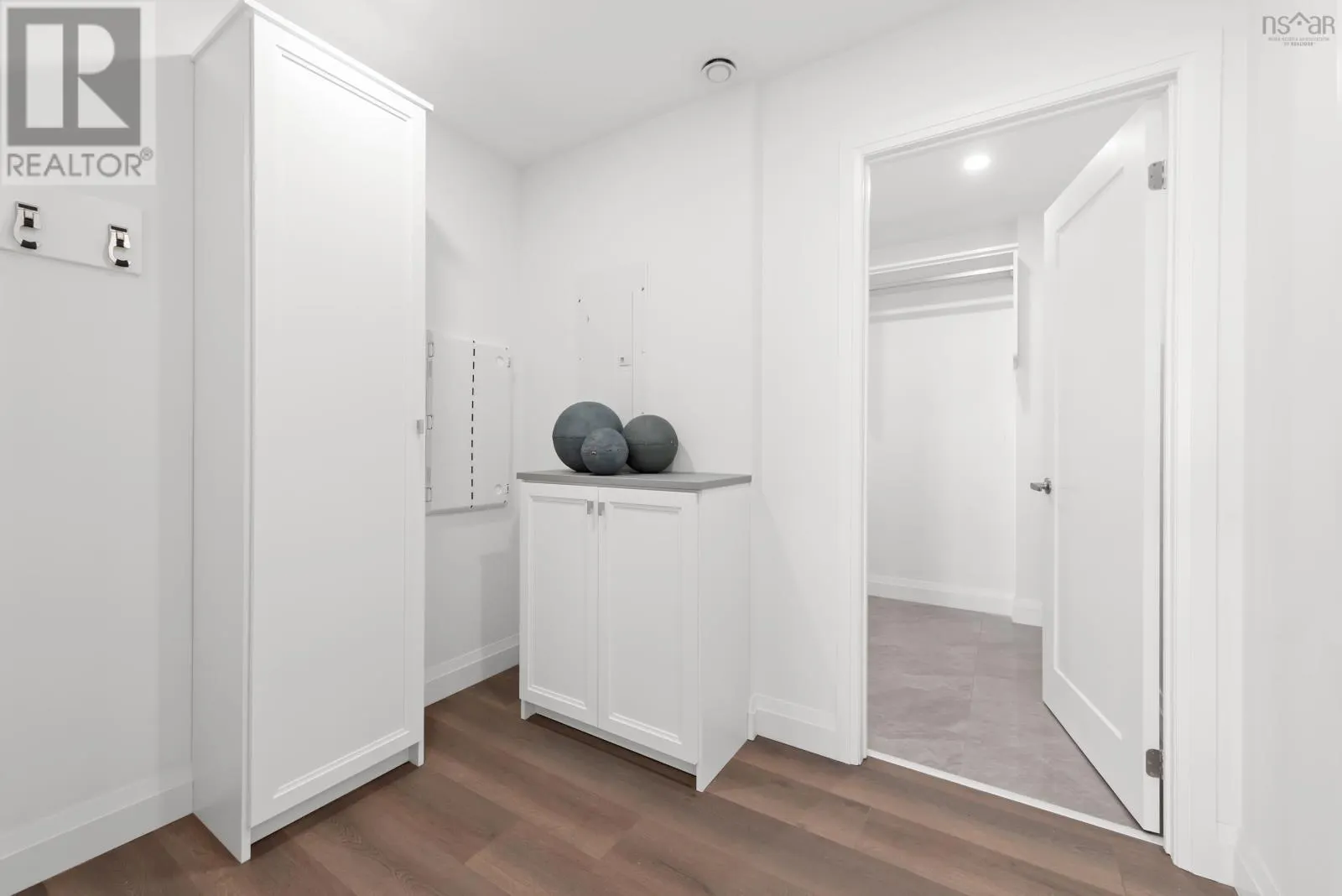1703 72 Seapoint Road