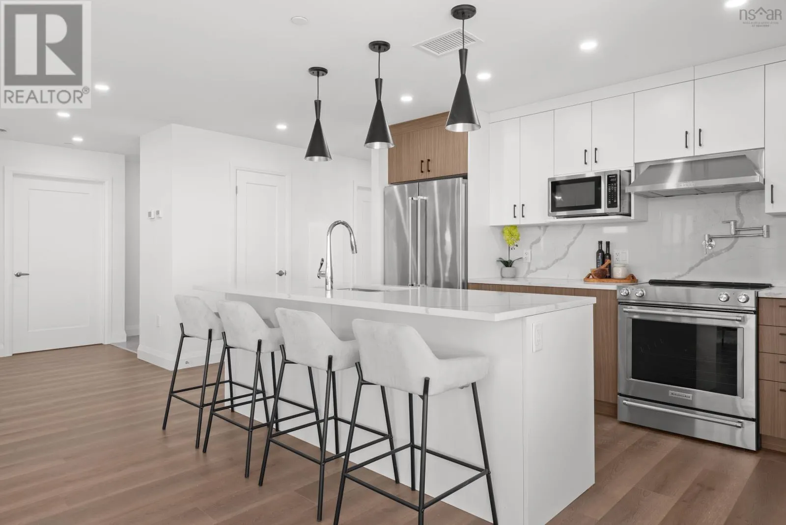 1703 72 Seapoint Road