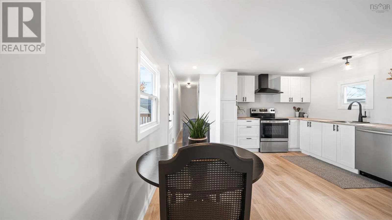 18 Earleton Avenue