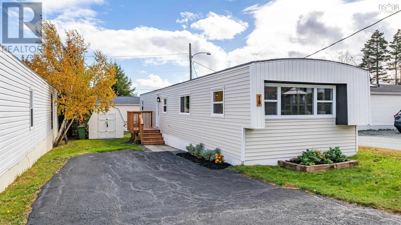 18 Earleton Avenue
