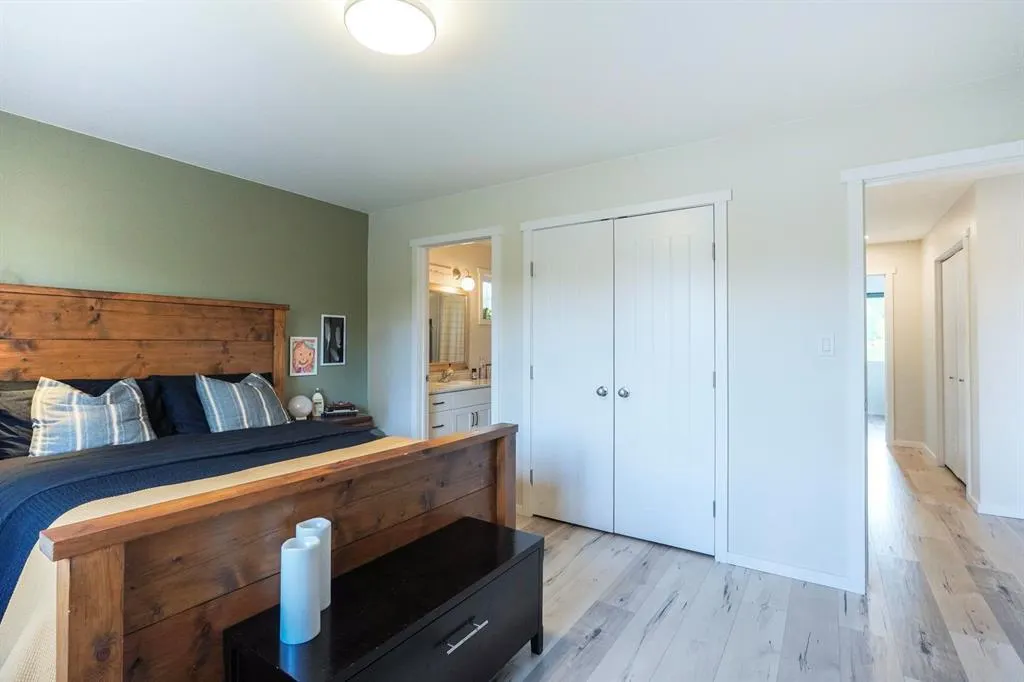 8 Ravenhill Drive