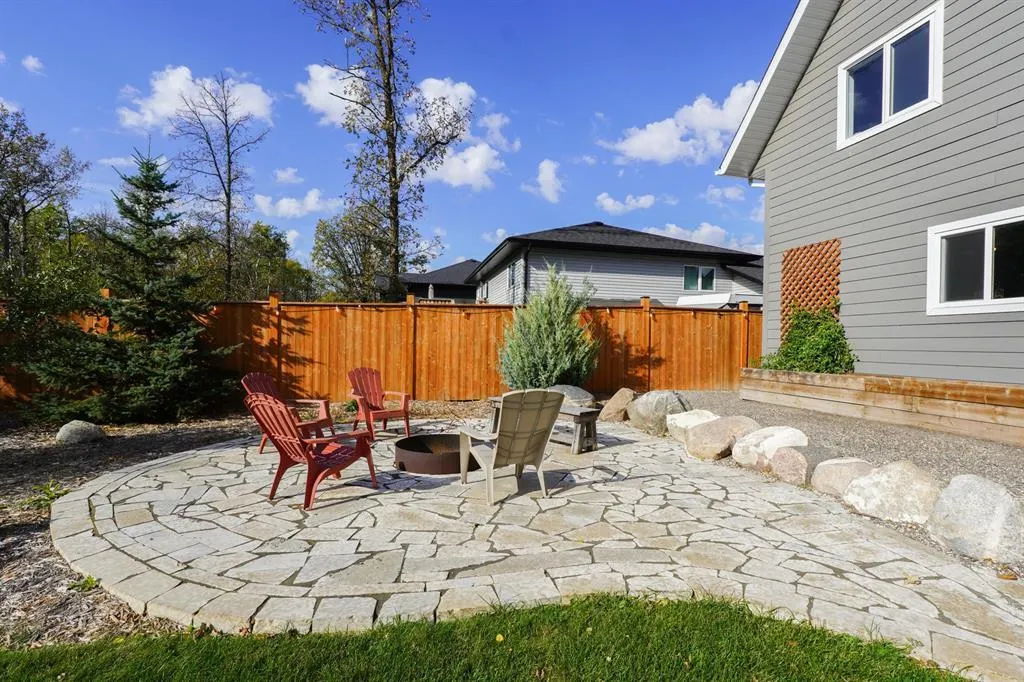8 Ravenhill Drive