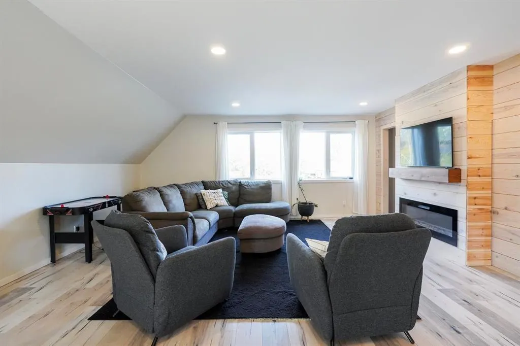 8 Ravenhill Drive