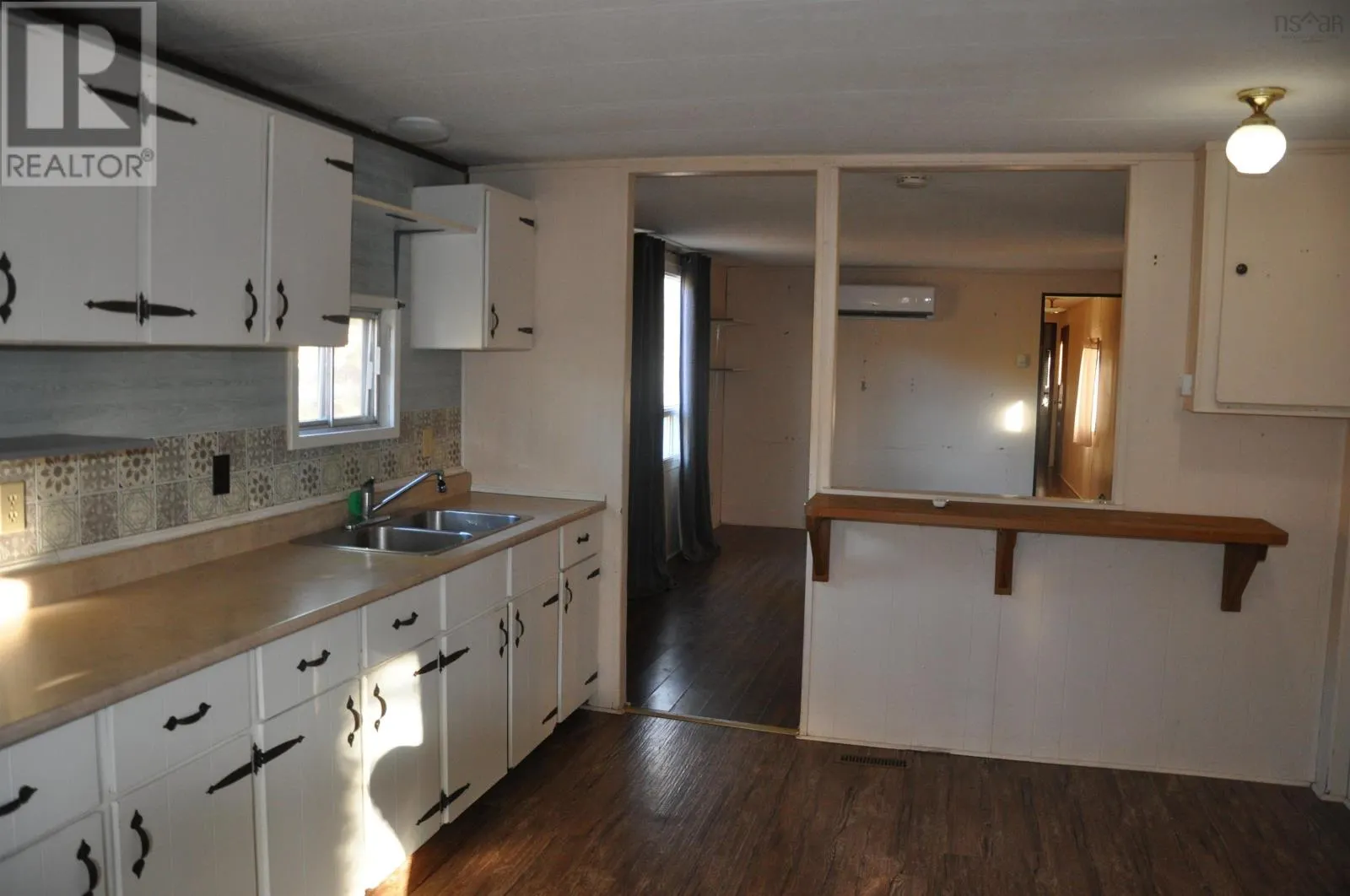 506 Bluenose Avenue S