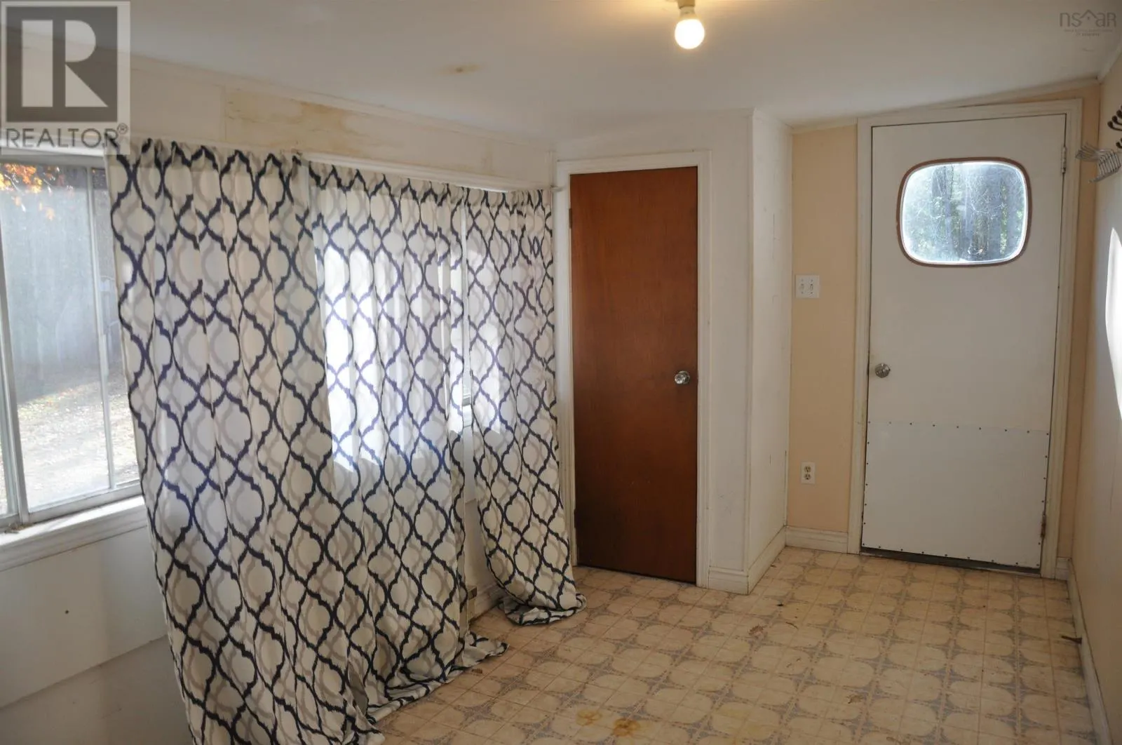 506 Bluenose Avenue S