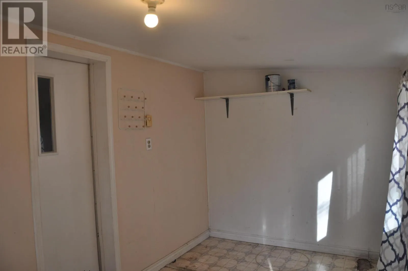 506 Bluenose Avenue S