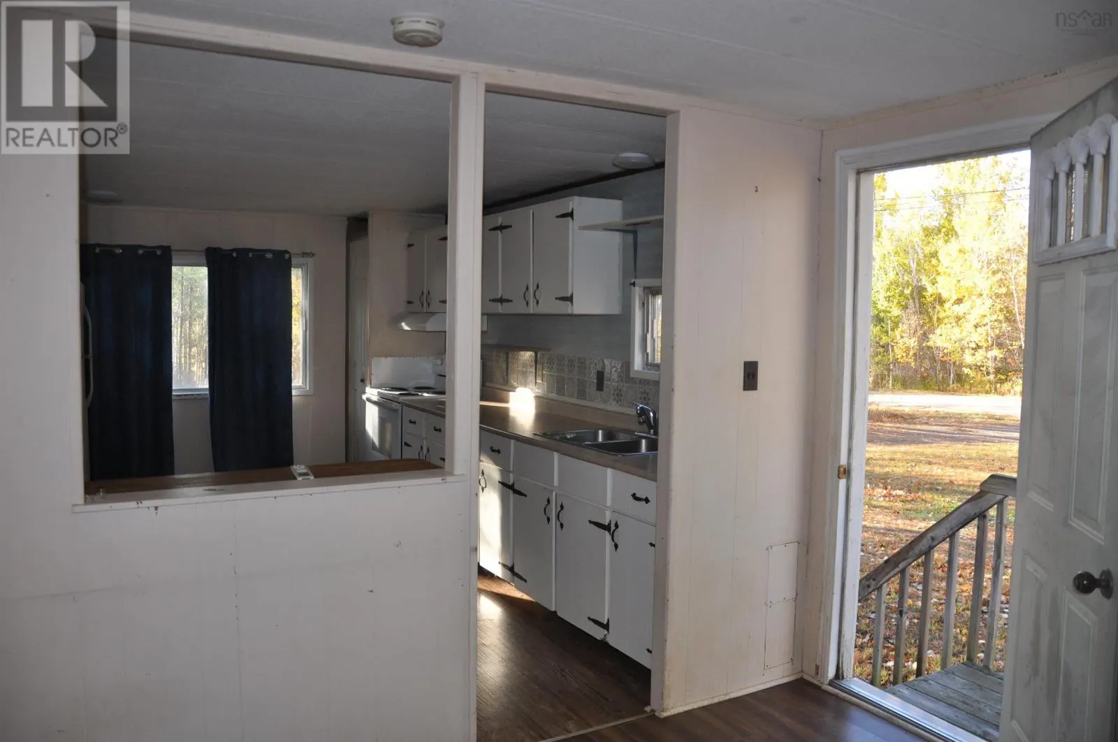 506 Bluenose Avenue S