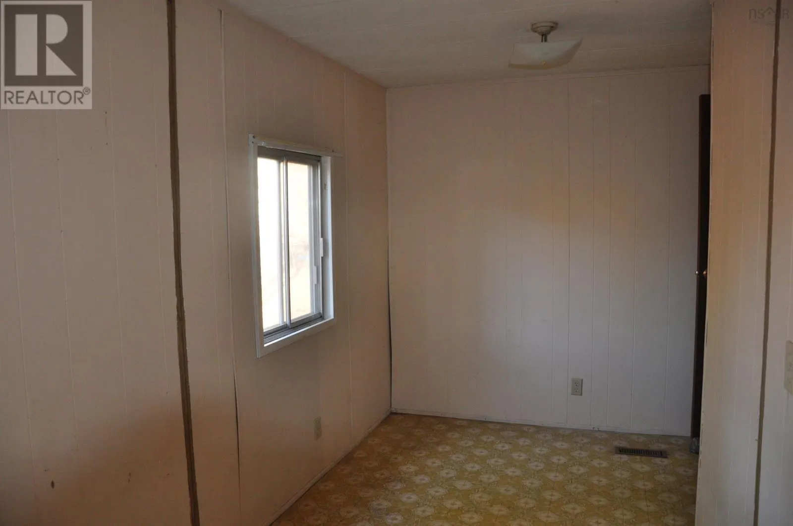 506 Bluenose Avenue S