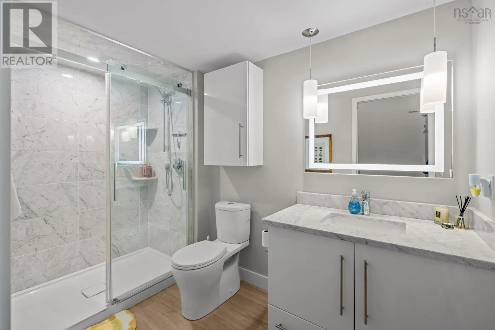 307 5662 Roberts Street