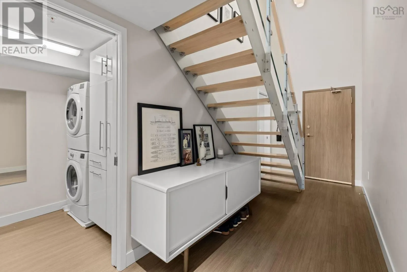 307 5662 Roberts Street