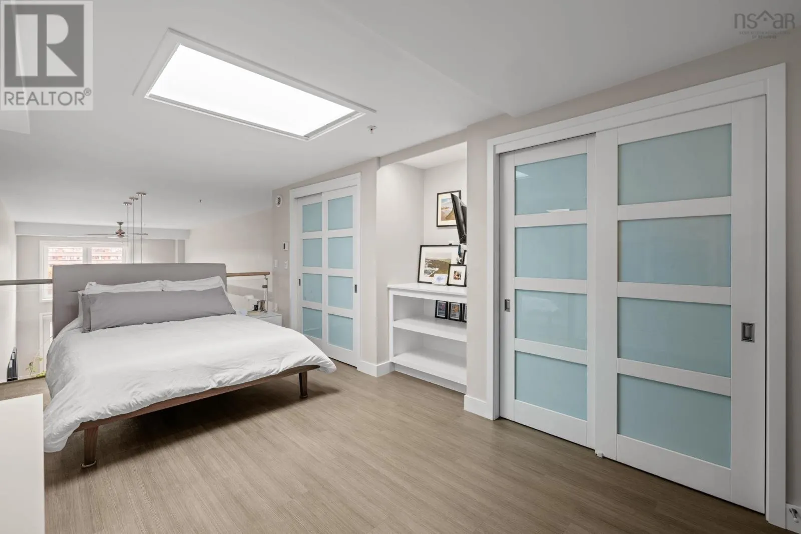 307 5662 Roberts Street