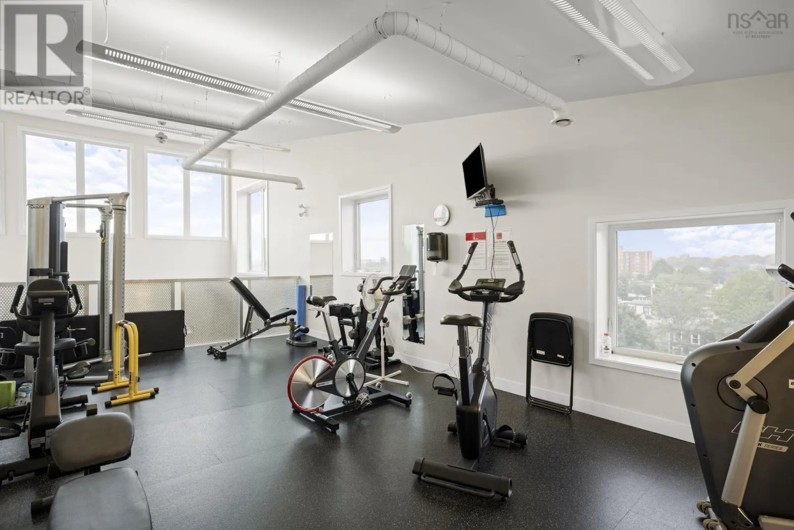 307 5662 Roberts Street