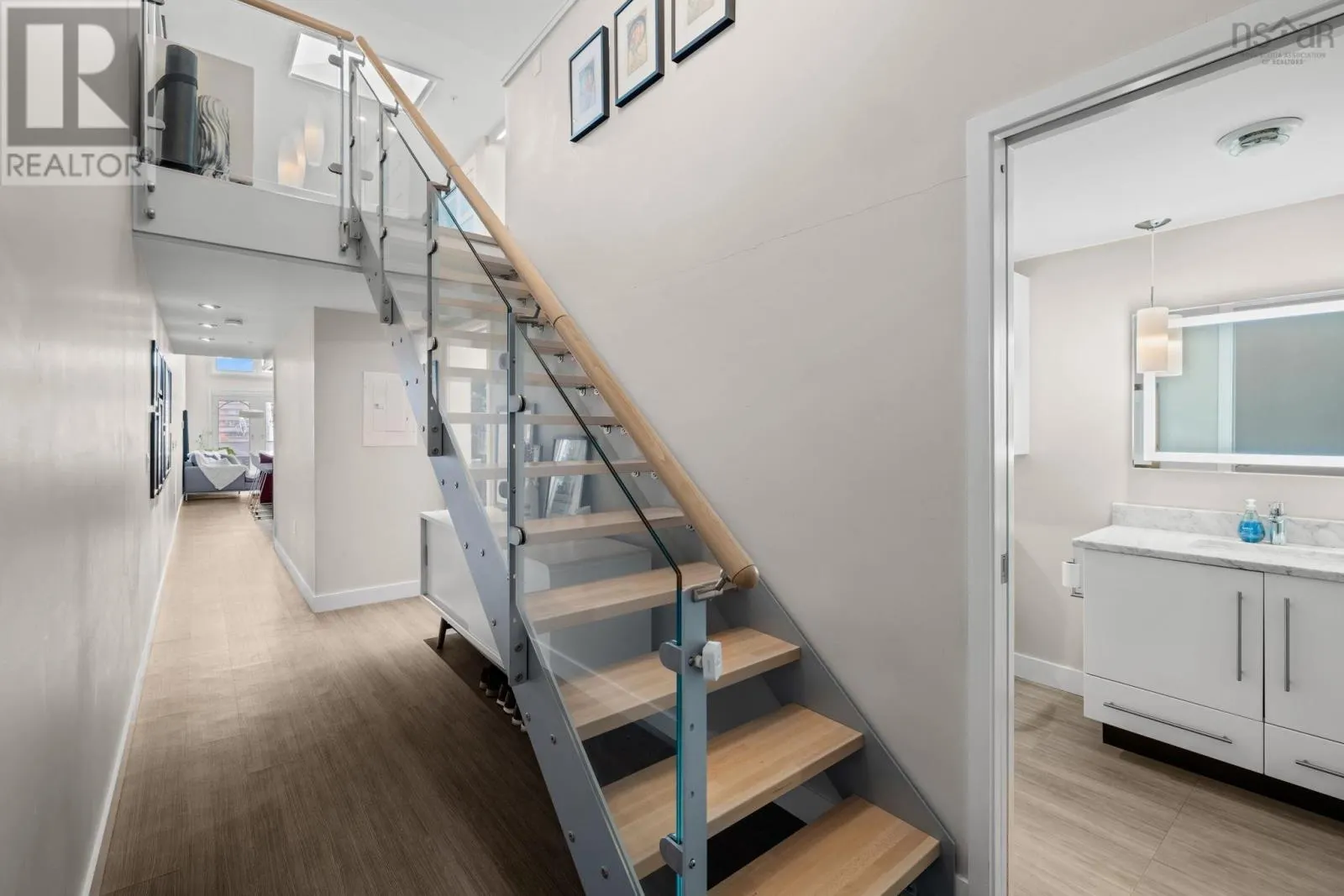 307 5662 Roberts Street