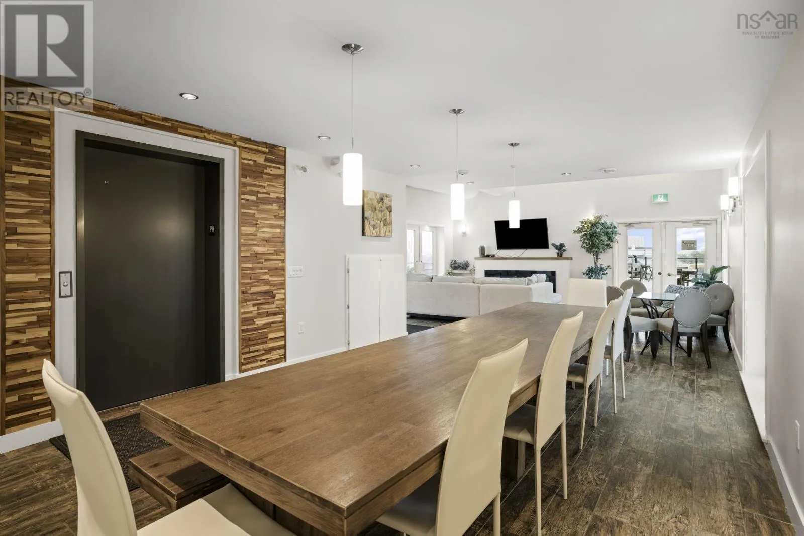 307 5662 Roberts Street