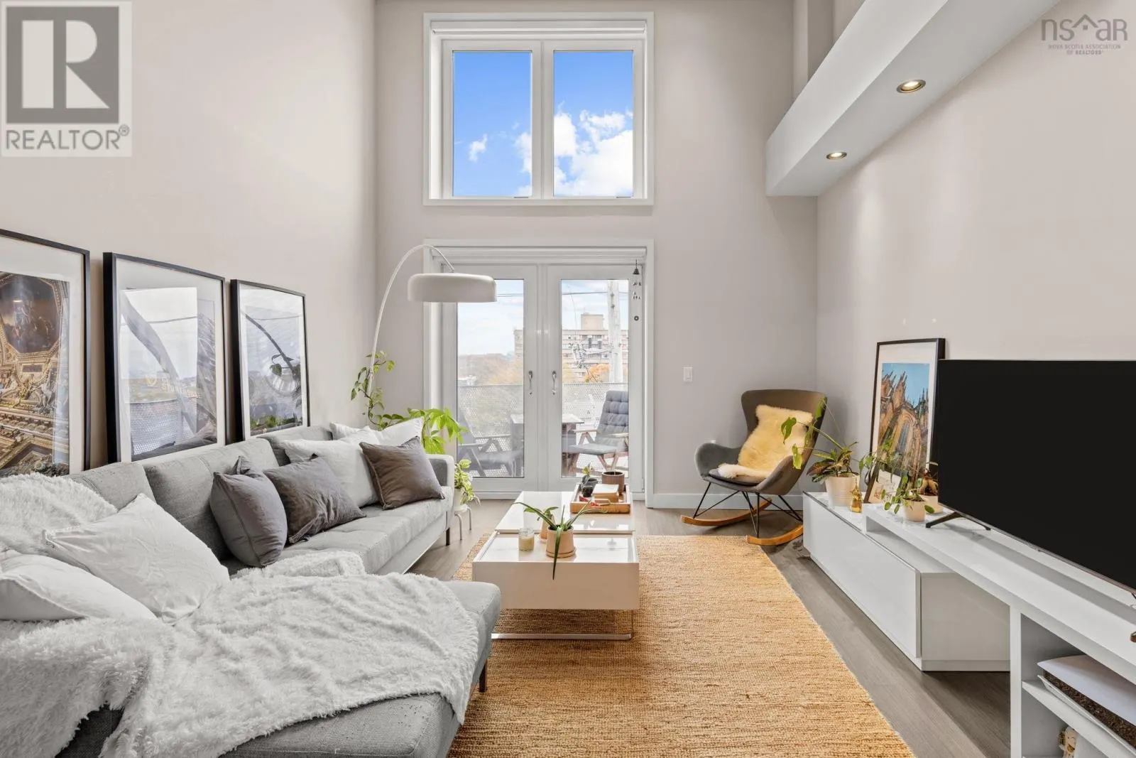 307 5662 Roberts Street