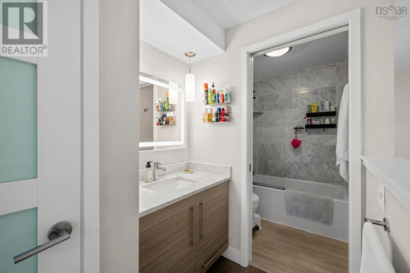 307 5662 Roberts Street