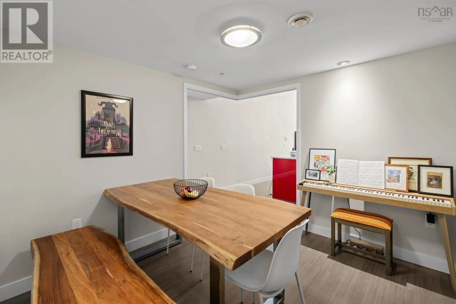 307 5662 Roberts Street