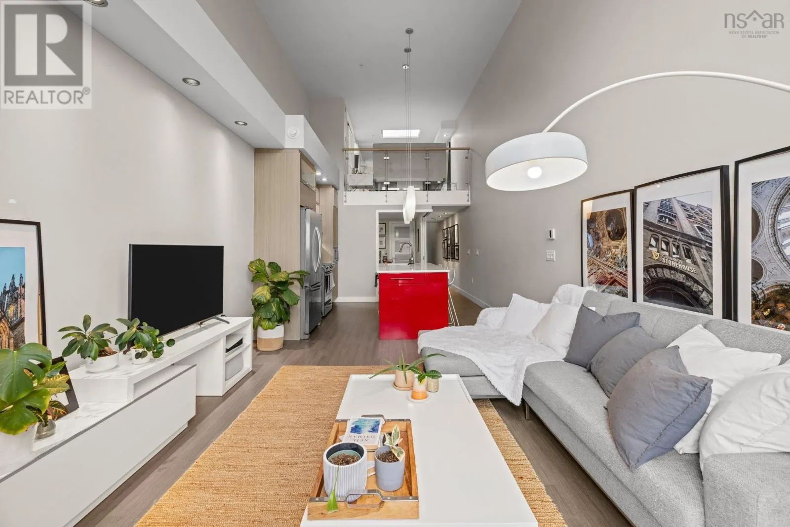 307 5662 Roberts Street