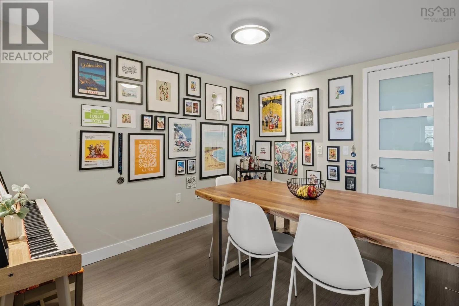 307 5662 Roberts Street