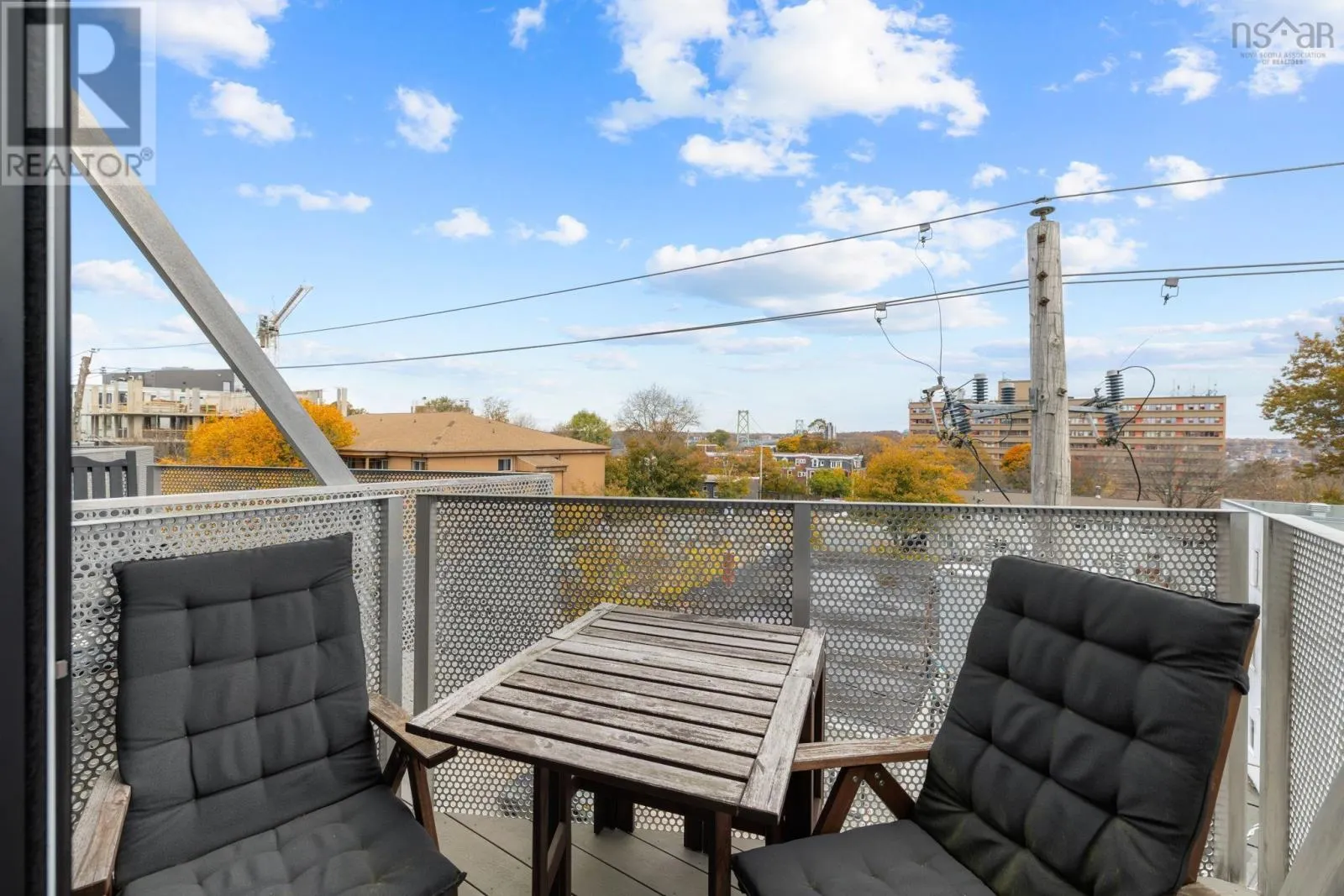 307 5662 Roberts Street