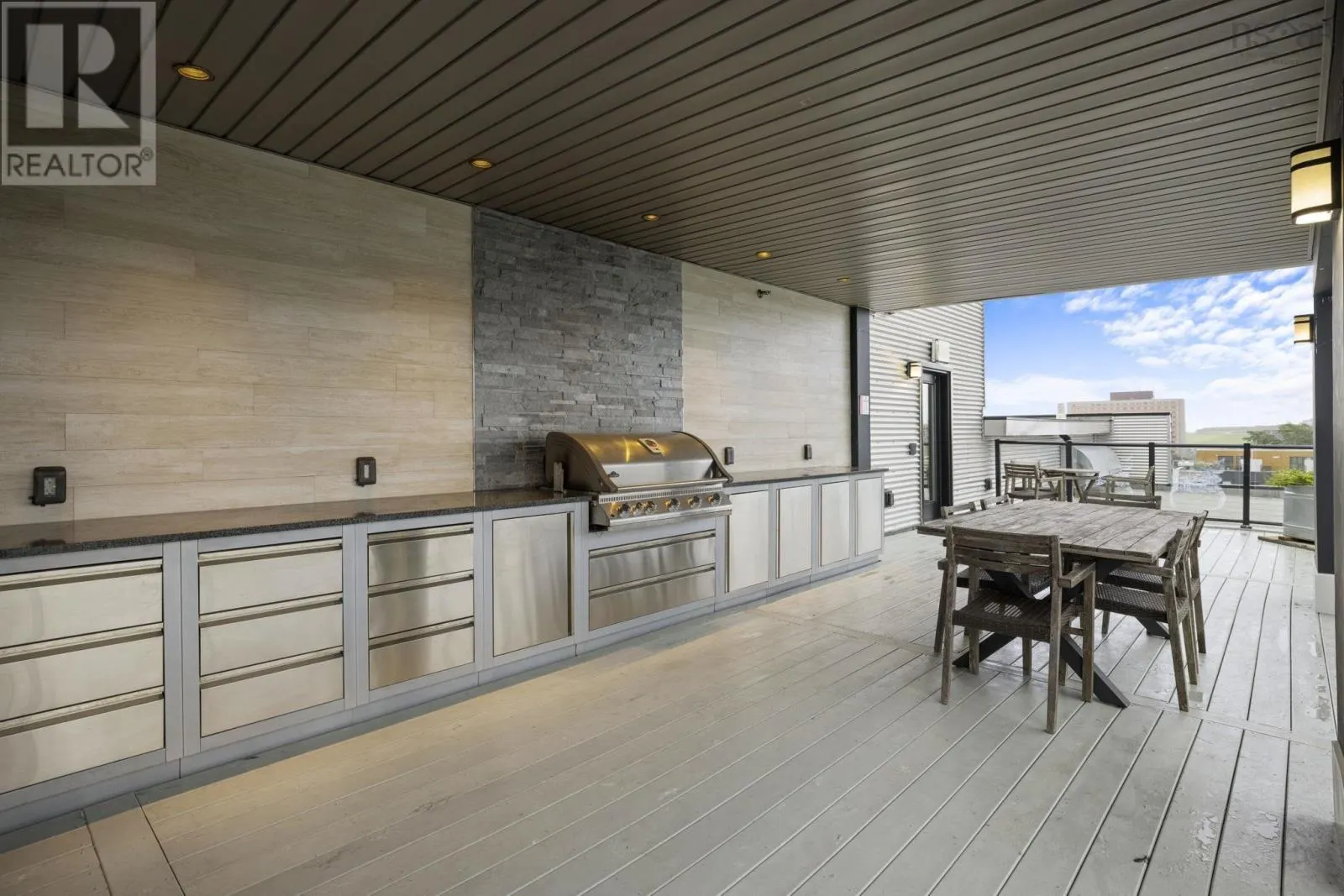 307 5662 Roberts Street