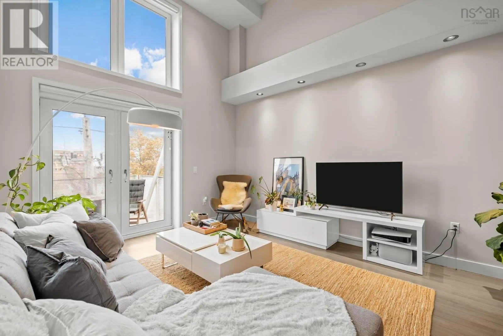 307 5662 Roberts Street