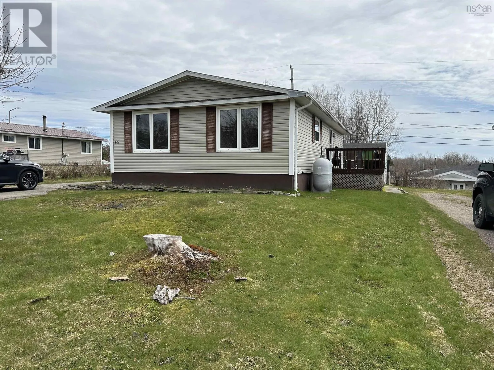 43 Oak Crescent