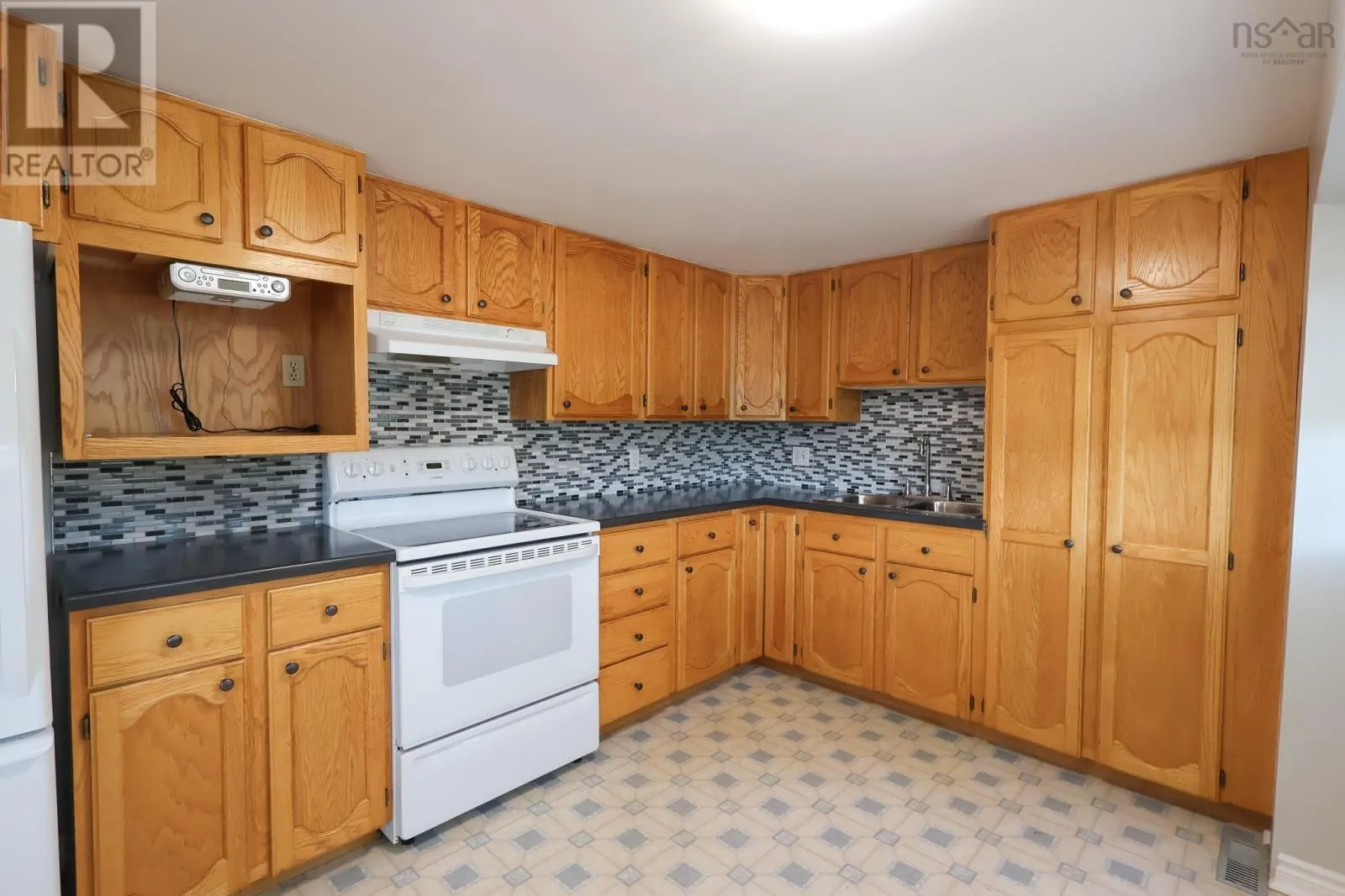 17600 & 17604 Highway 103