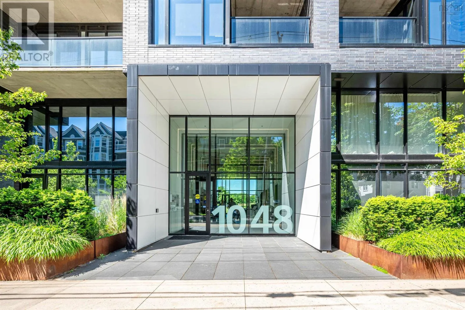602 1048 Wellington Street